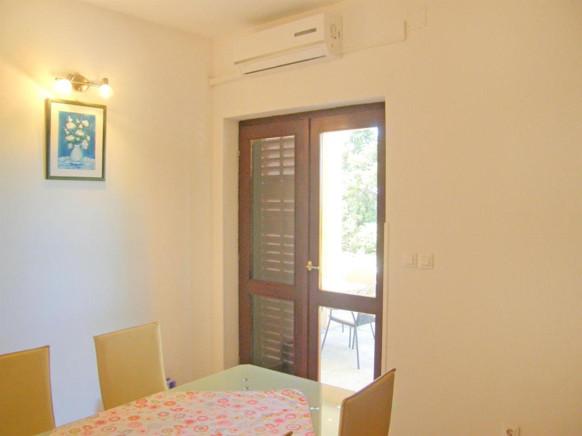 Apartments Rina Primosten Exterior photo
