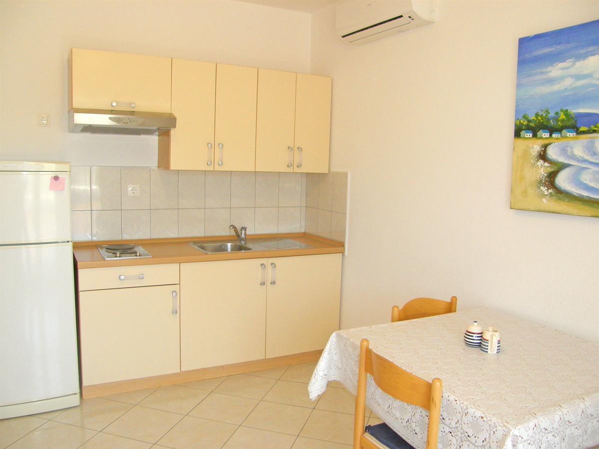Apartments Rina Primosten Exterior photo