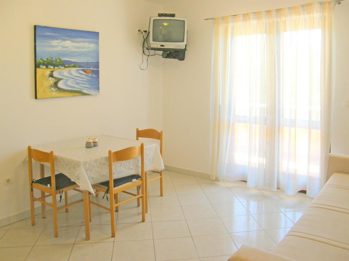 Apartments Rina Primosten Exterior photo