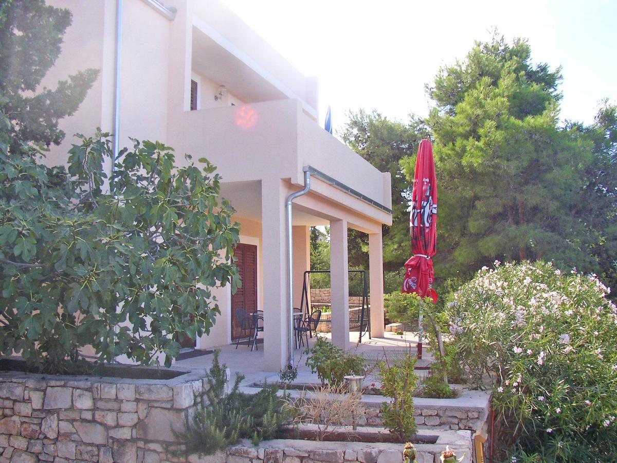 Apartments Rina Primosten Exterior photo