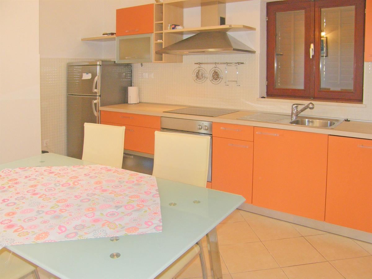 Apartments Rina Primosten Exterior photo