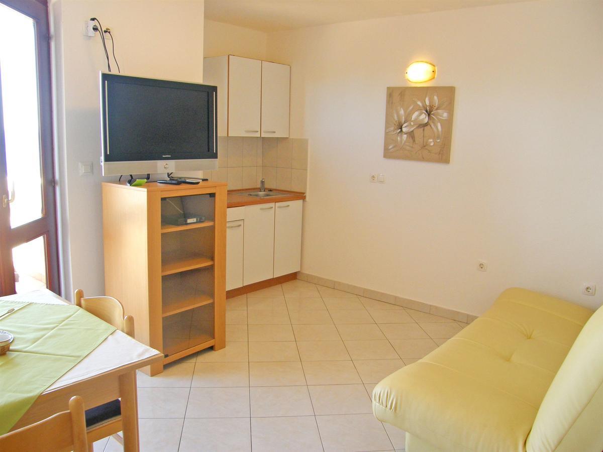 Apartments Rina Primosten Exterior photo